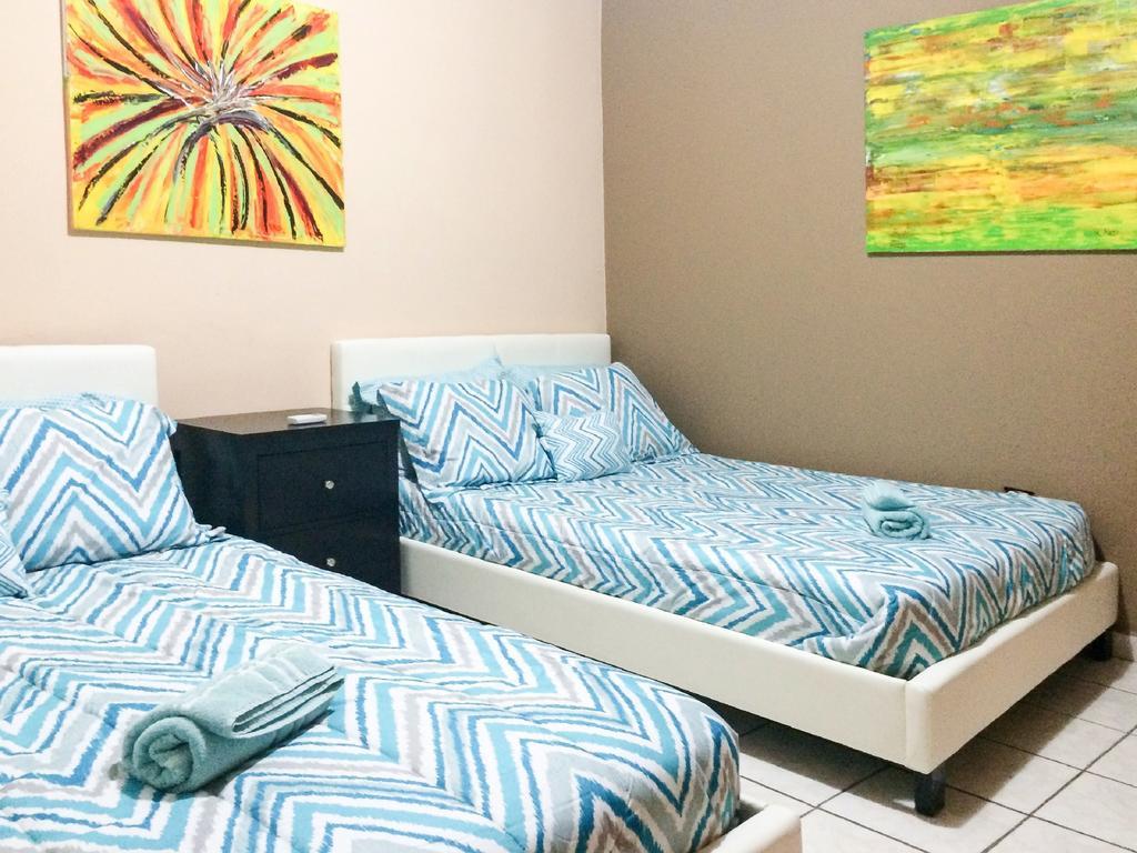Coastal Express Inn & Suites #1 At 681 Ocean Drive Islote Bilik gambar