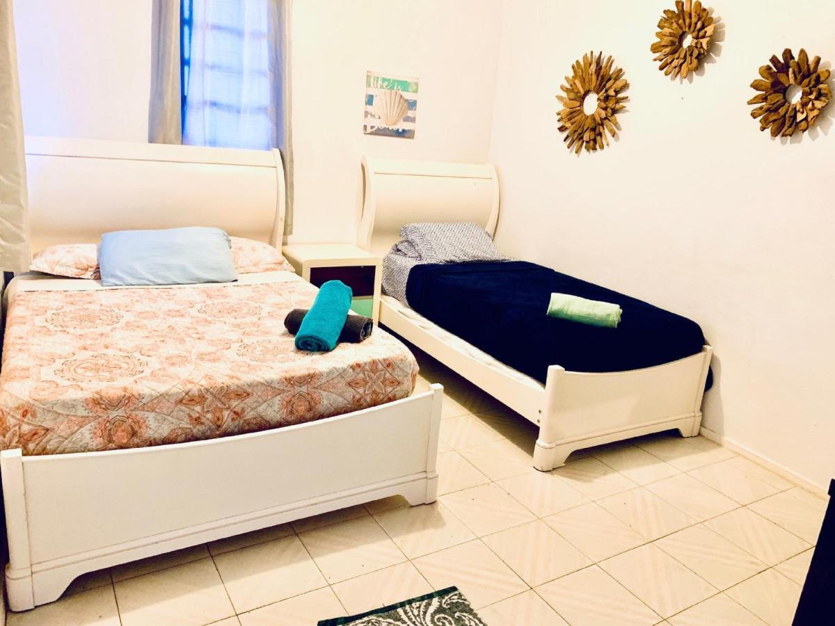Coastal Express Inn & Suites #1 At 681 Ocean Drive Islote Bilik gambar